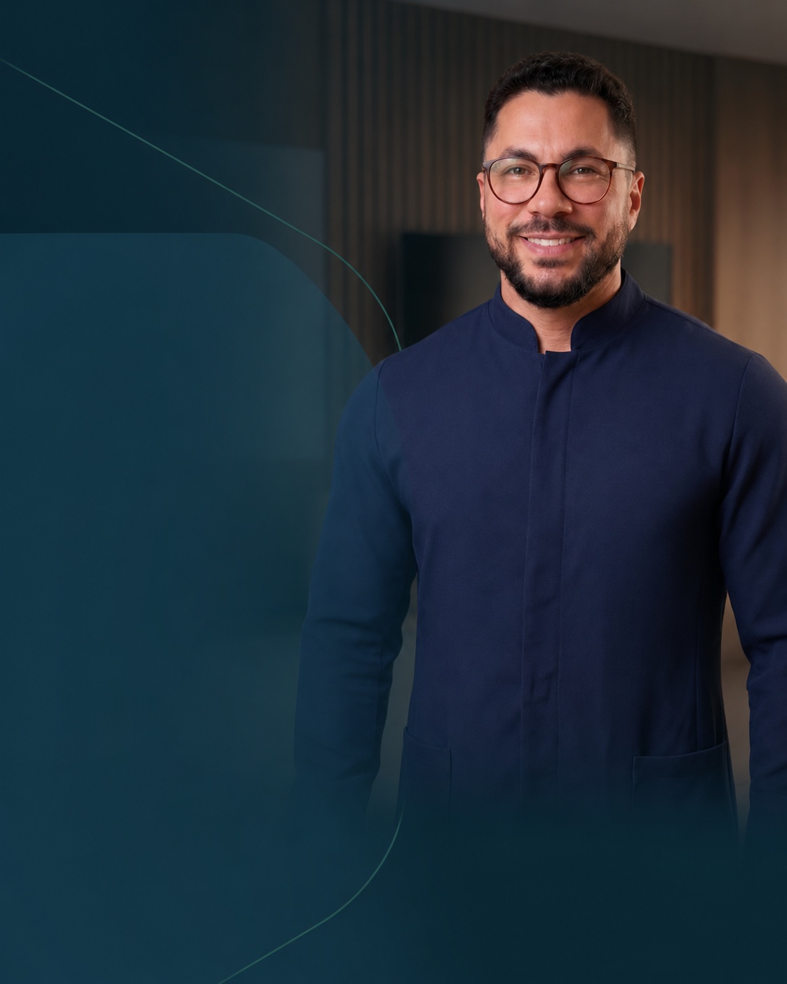 Dr. Milton Neto, médico de família, no consultório